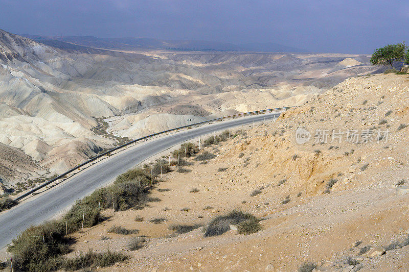 在山脉。Ein Avdat, Zin Valley的观点。内盖夫，以色列南部沙漠和半沙漠地区